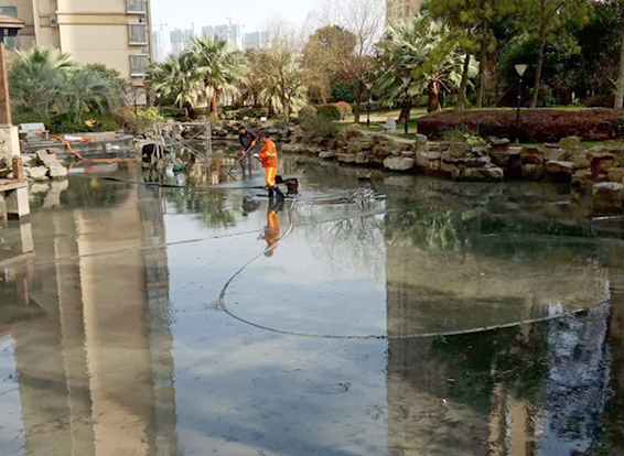 金凤景观池淤泥清理